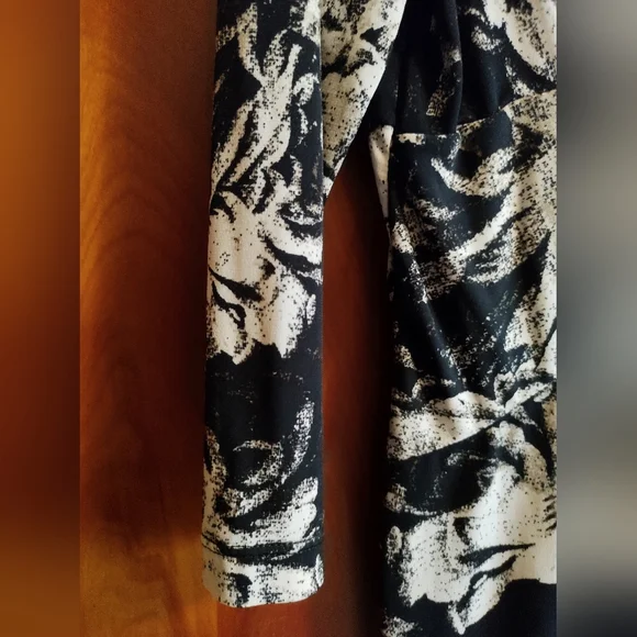 Daisy Fuentes blouse. Women's L. - Picture 5 of 7